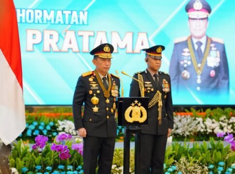 Kapolri Serahkan Penghargaan Bintang Bhayangkara Pratama kepada Para Perwira Polri