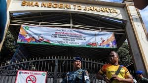Peduli Korban, Pangkoarmada Jenguk Siswa Terluka Akibat Ledakan SMA 72 Jakut
