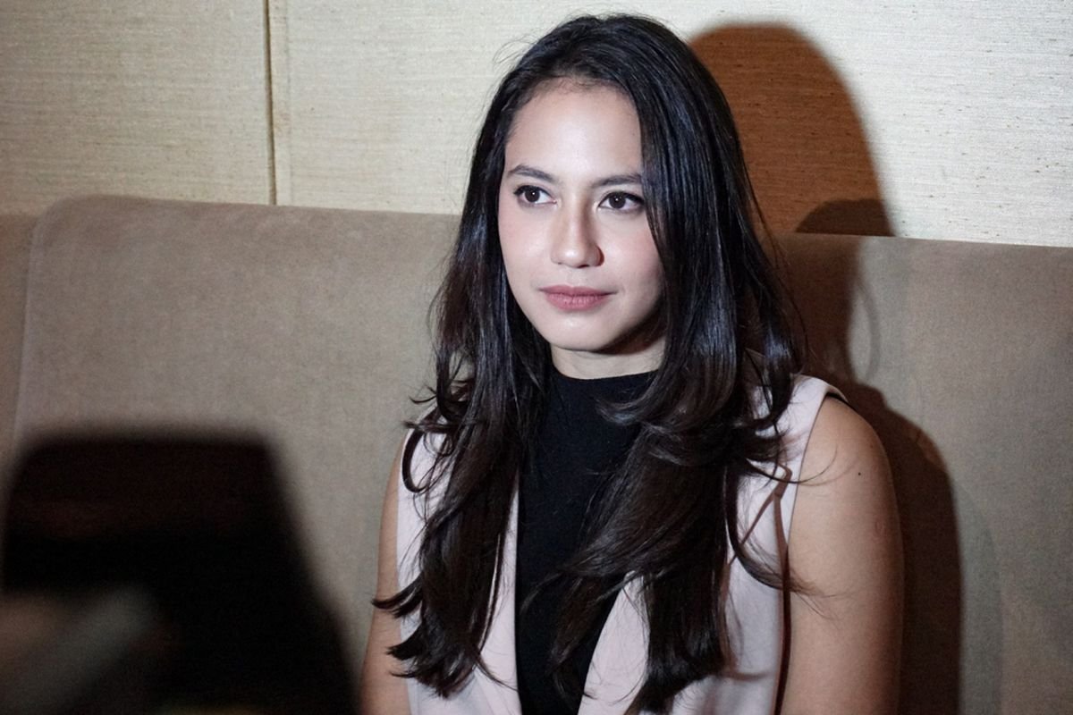 Pevita Pearce Beri Sinyal Terlibat dalam Film ‘5cm: Revolusi Hati’