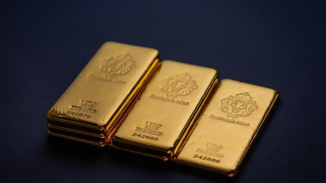 Emas Curi Perhatian Pasar Usai Minyak dan Dolar AS Terpuruk