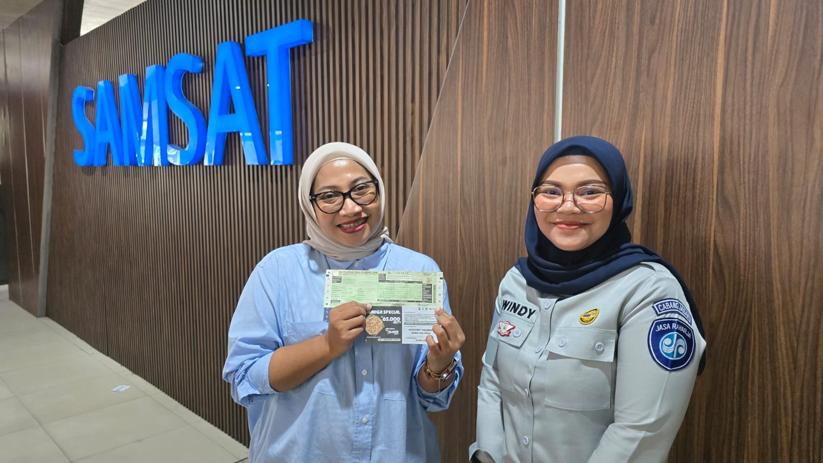 Pembagian Voucher Reward bagi Wajib Pajak Taat di Samsat Kabupaten Bandung Barat