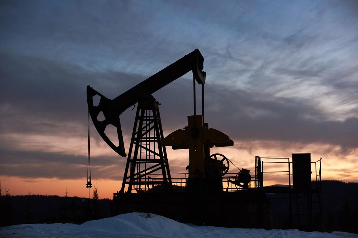 Harga Minyak Dunia Melemah, Brent Turun ke USD93,51 per Barel