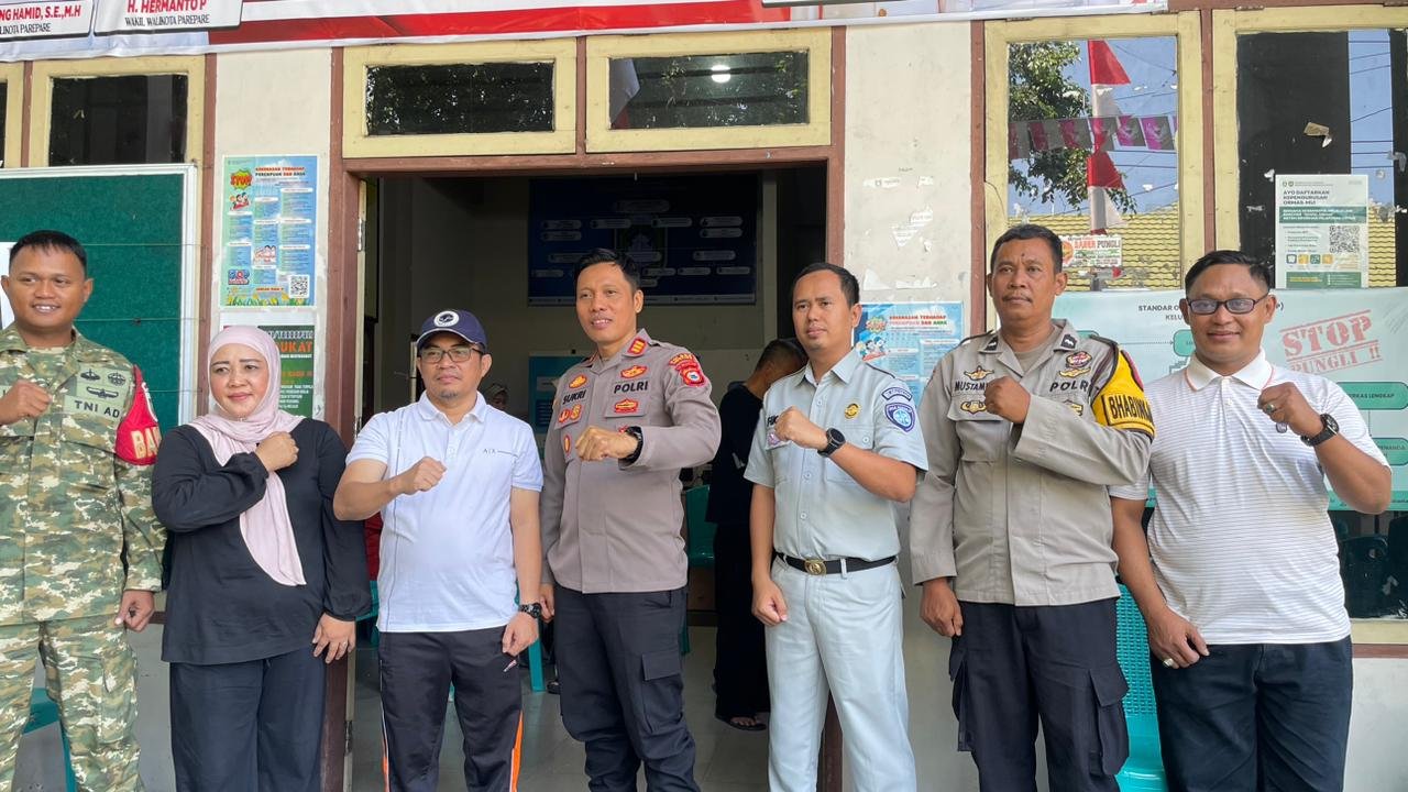 Kolaborasi Berdampak, Keselamatan Semakin Kuat: PT Jasa Raharja (Persero) Cabang Parepare Bersama Polsek Ujung Satukan Langkah Dalam “Jumat Curhat” Demi Mewujudkan Budaya Tertib Dan Selamat Berlalu Lintas Di Kota Parepare